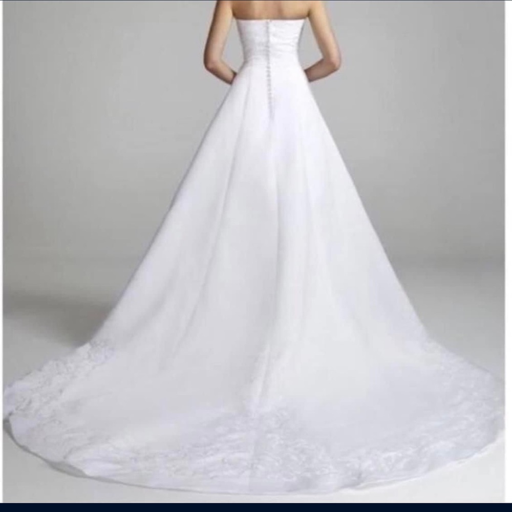 Beautiful Davids Bridal 
St Tropez Wedding Gown
Size 18